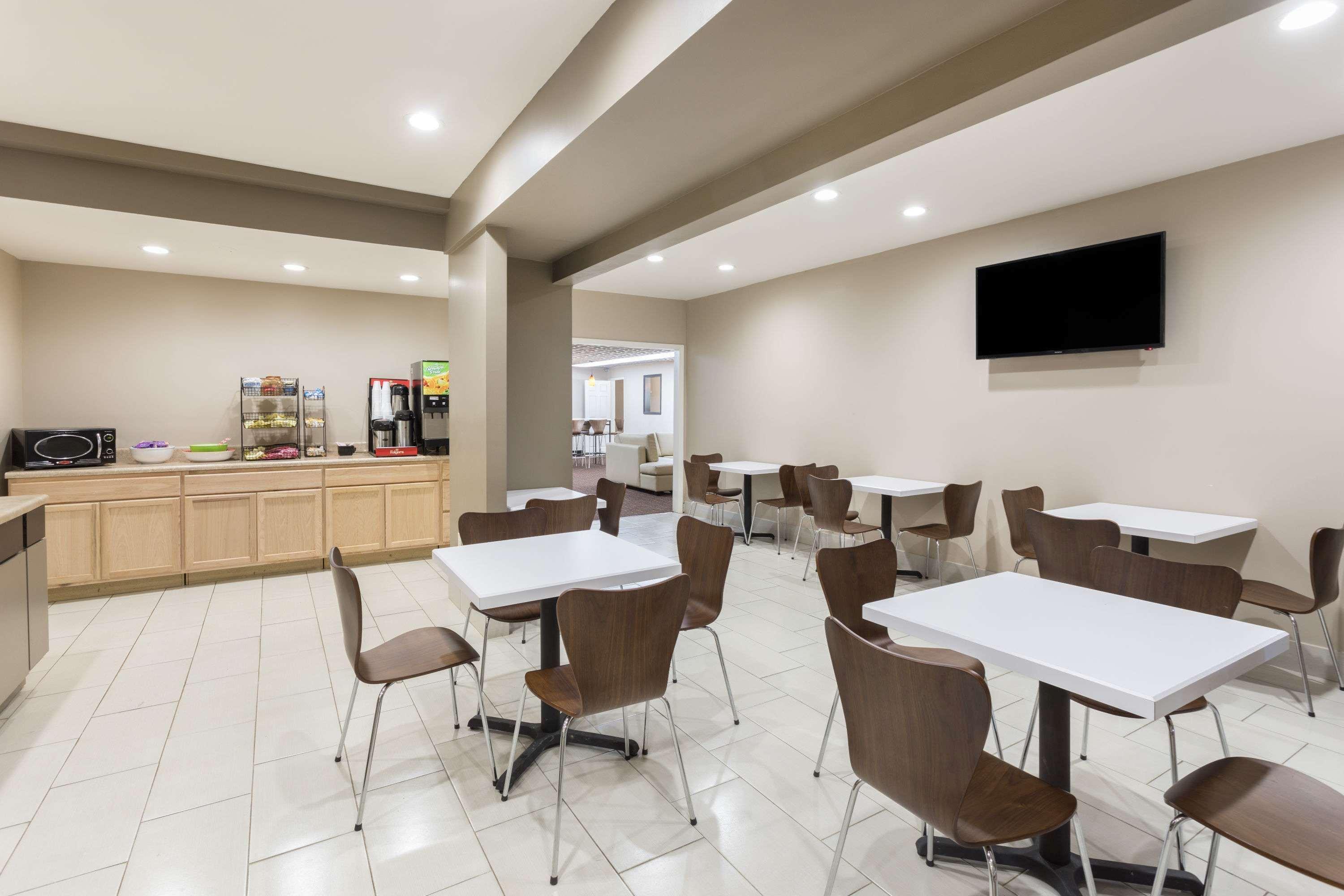 Super 8 By Wyndham Asheville Airport Fletcher Exterior photo