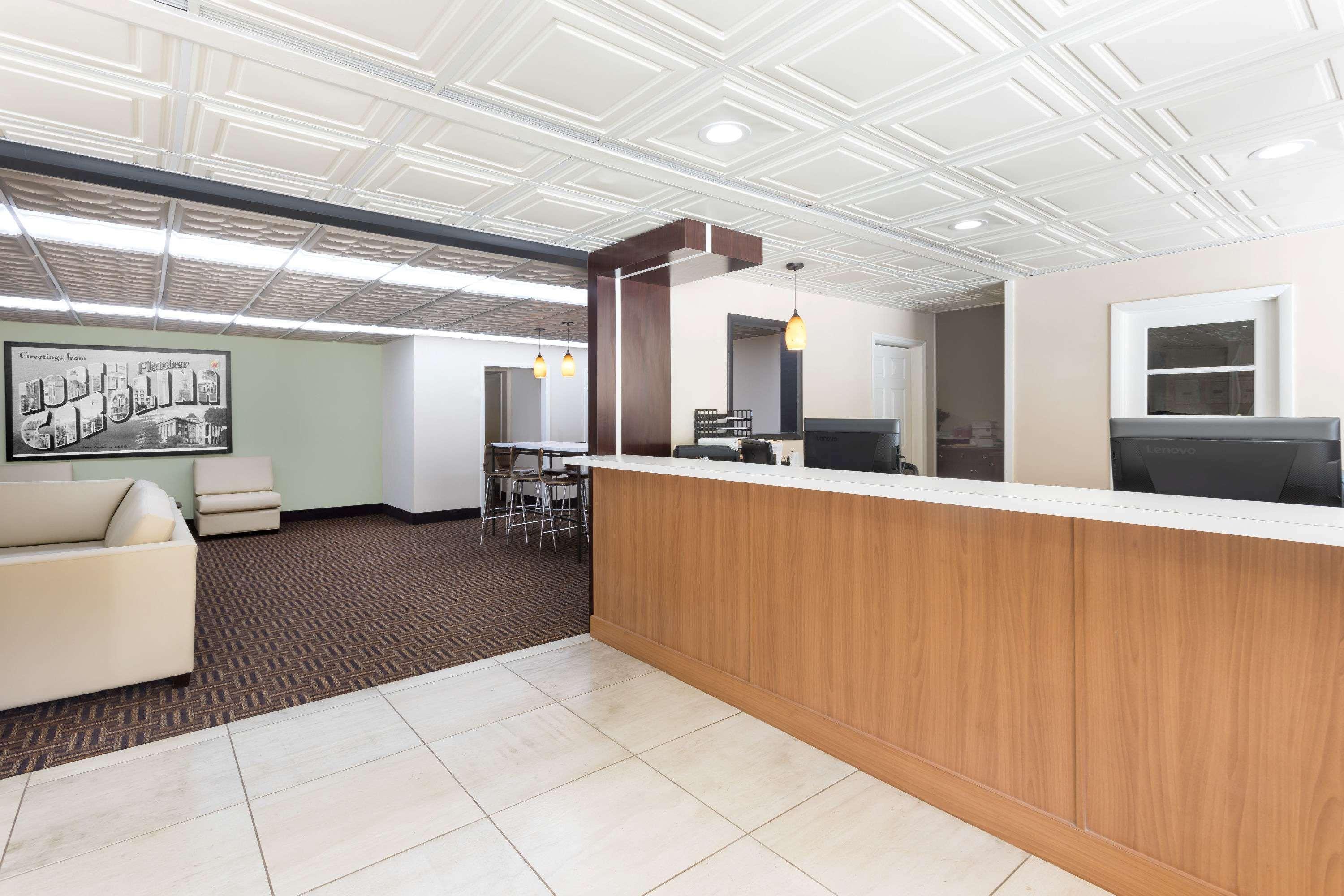 Super 8 By Wyndham Asheville Airport Fletcher Exterior photo