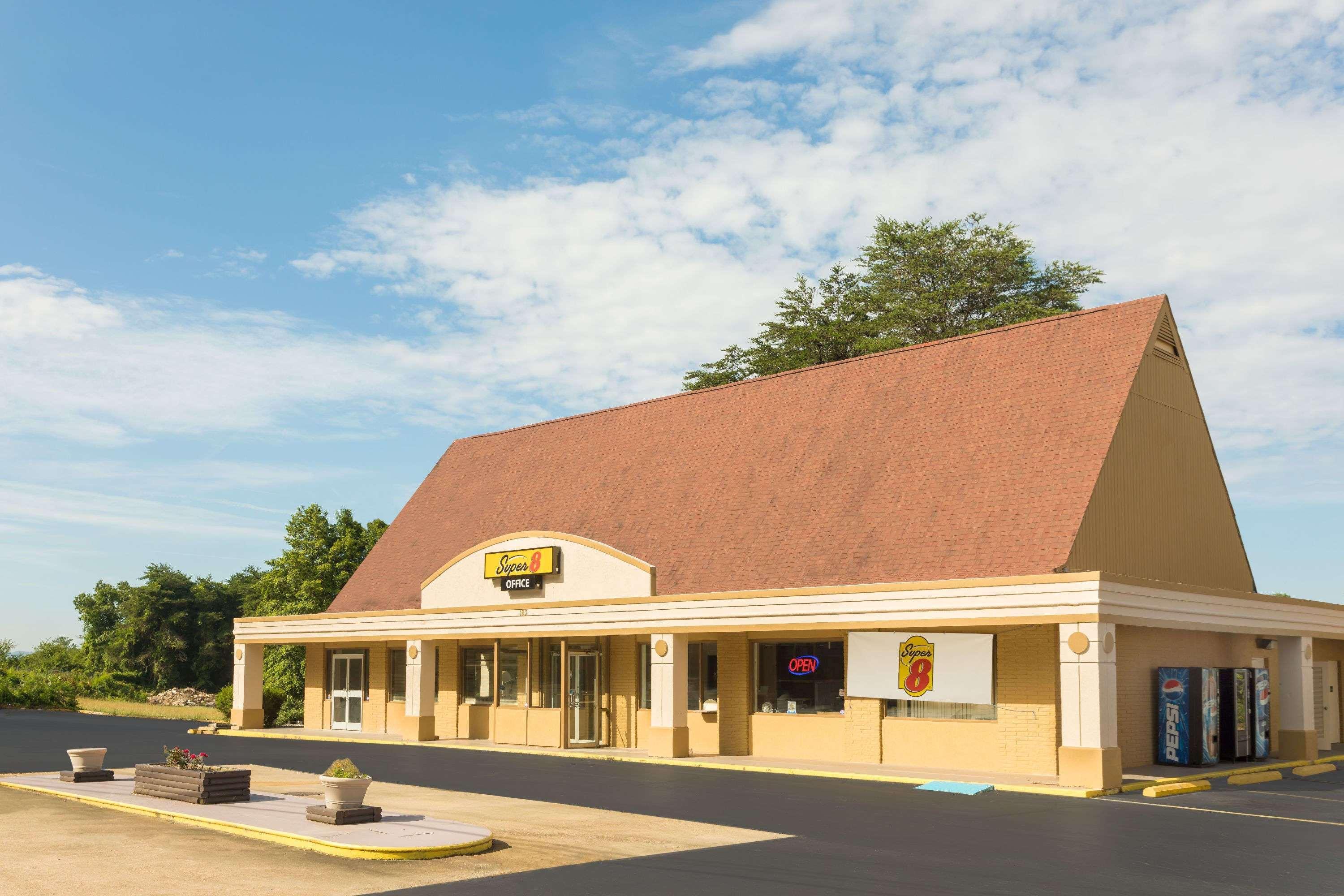 Super 8 By Wyndham Asheville Airport Fletcher Exterior photo