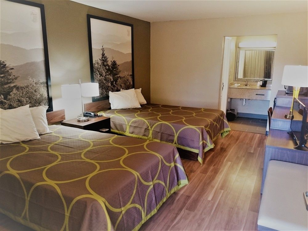 Super 8 By Wyndham Asheville Airport Fletcher Exterior photo